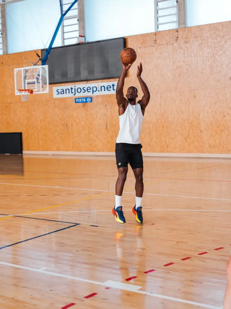 好不惬意！巴特勒ins晒休赛期休闲照与训练照与球迷分享