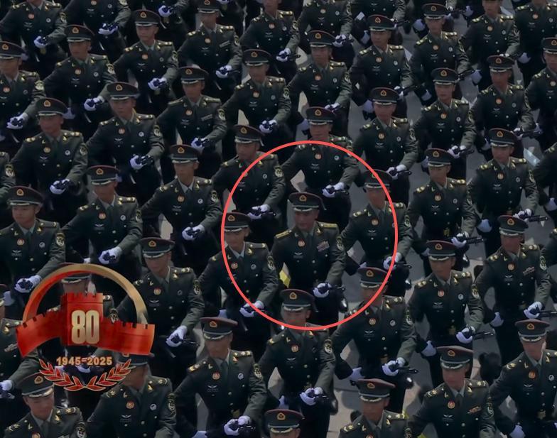 阅兵出现重大失误？导弹挂反、字打错，央视曝真相，涉及82名英烈