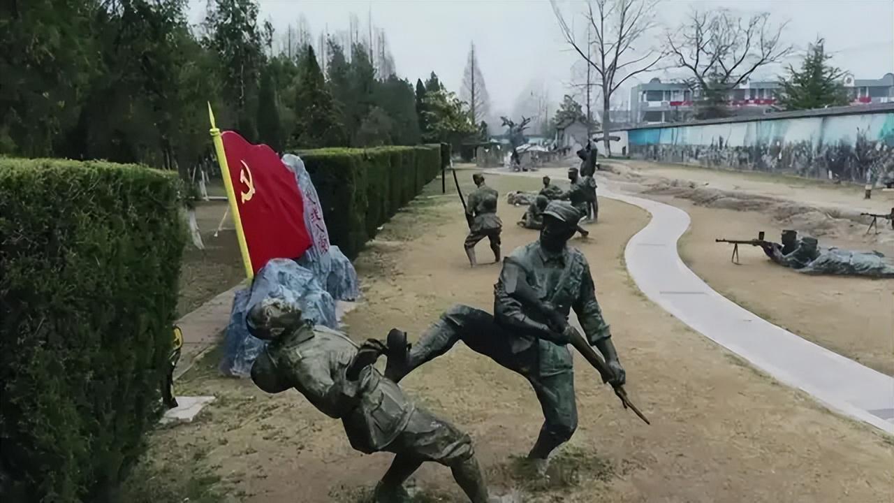 阅兵出现重大失误？导弹挂反、字打错，央视曝真相，涉及82名英烈