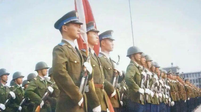 阅兵出现重大失误？导弹挂反、字打错，央视曝真相，涉及82名英烈