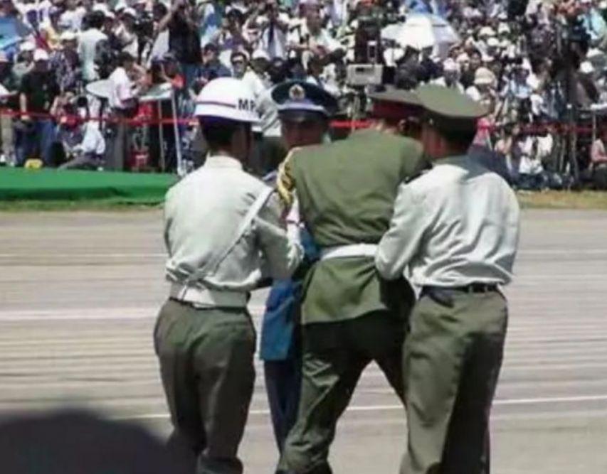 阅兵出现重大失误？导弹挂反、字打错，央视曝真相，涉及82名英烈