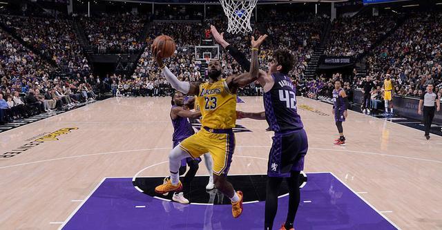 詹姆斯：我们今晚防得还不错 但对手进了很多三分