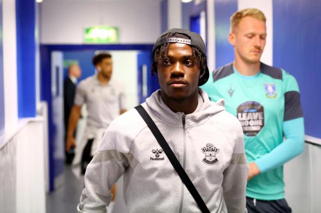 足球比赛在线直播观看免费-利物浦又被切尔西截和！凯塞多之后，拉维亚也丢了