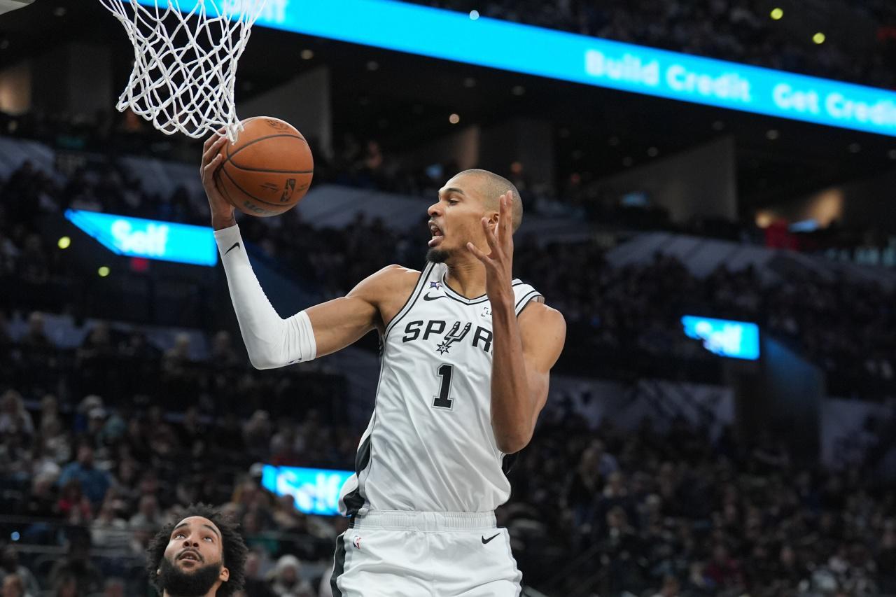 足球比赛在线直播观看免费-火箭战胜马刺 乌度卡认死理是赢球的关键 谢泼德或改变建队策略