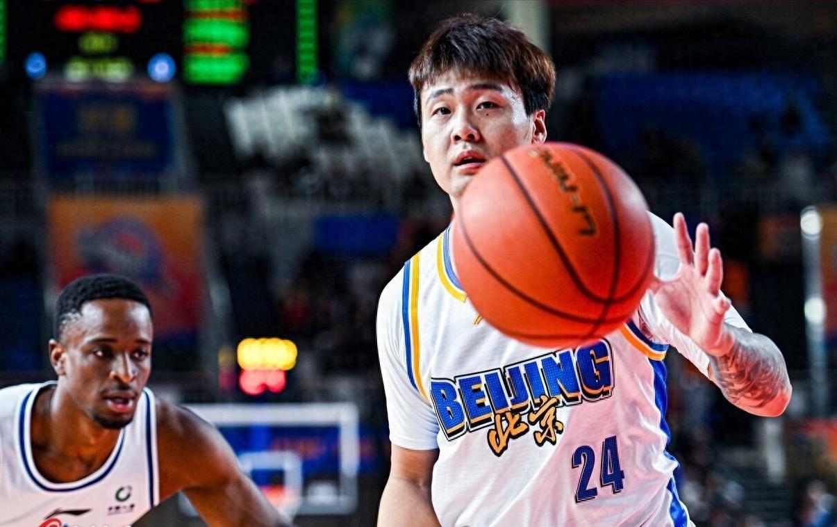 咪咕体育直播-幸亏放弃赵睿!上海队二选一成功,辽篮三冠前锋太香,成全王哲林