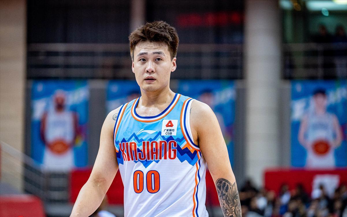 咪咕体育直播-幸亏放弃赵睿!上海队二选一成功,辽篮三冠前锋太香,成全王哲林