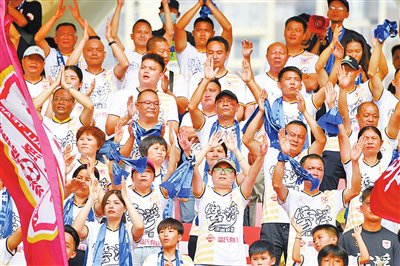 足球比赛直播免费在线观看-跨城撑云浮 气势不能输|客场|云浮日报|云浮队|啦啦队|粤超联赛_新浪体育_新浪新闻